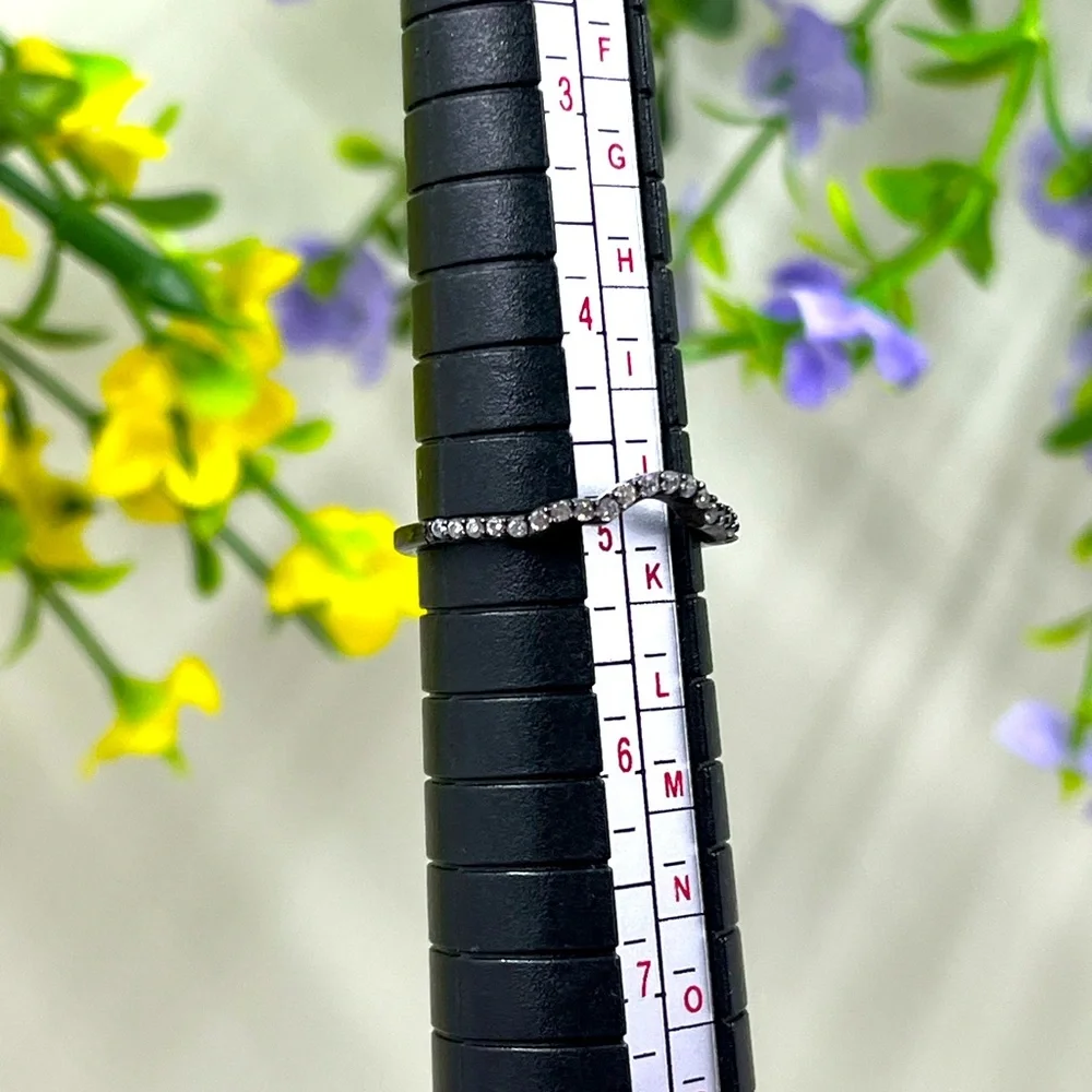 925 Black Crystal Minimalist Crystal Wave Ring - Picture 4 of 5